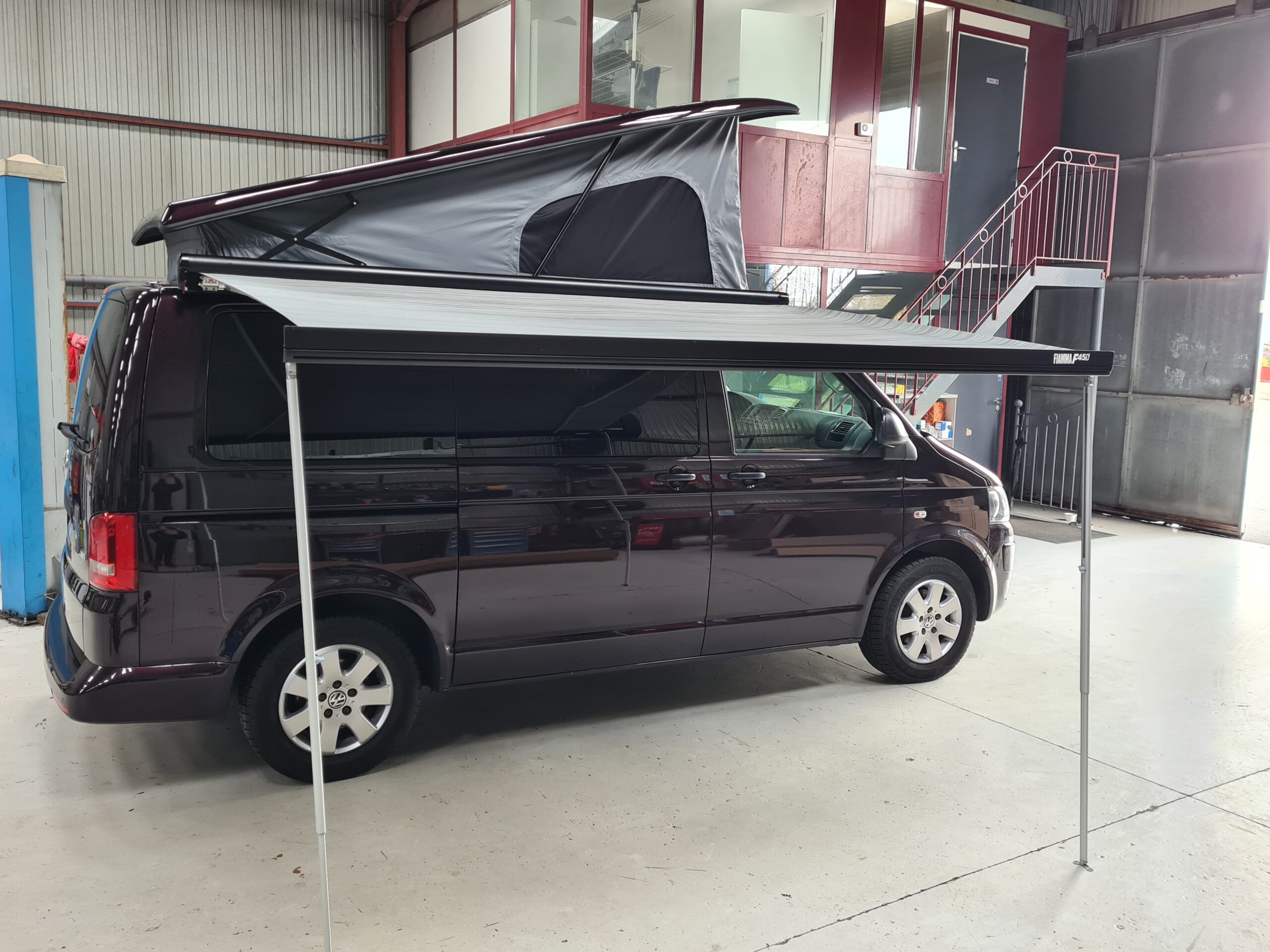 Lire la suite à propos de l’article VAN AND ROOF : professionnel poseur de toit relevable mais… pas que !