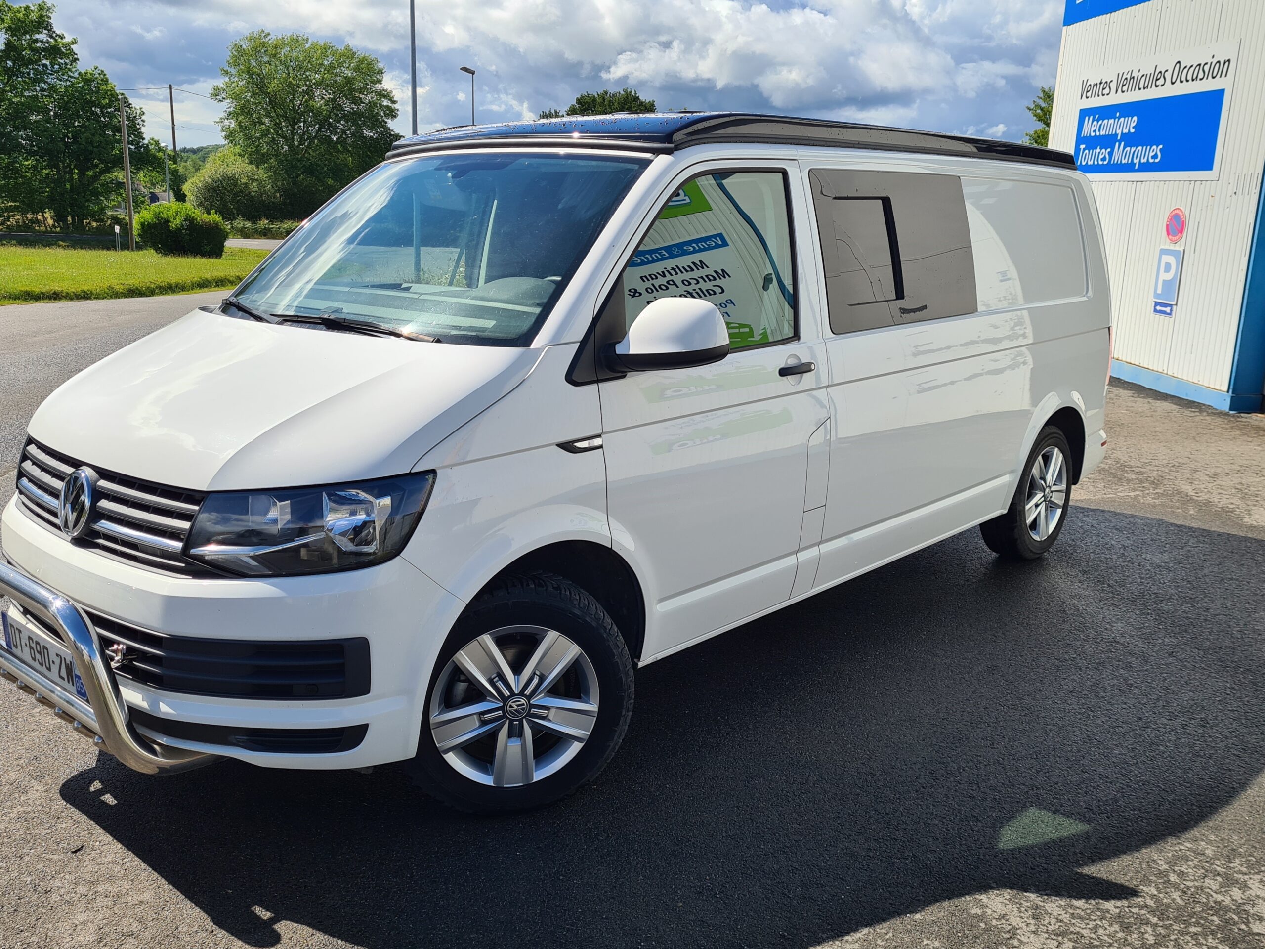 Lire la suite à propos de l’article Upgrader Votre Van avec un Toit Relevable , installé en Bretagne !